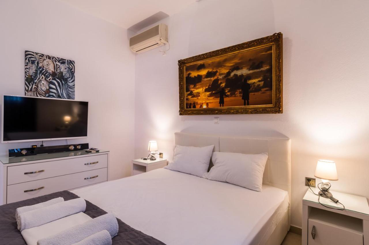 Adelphi Apartments 페리사 외부 사진