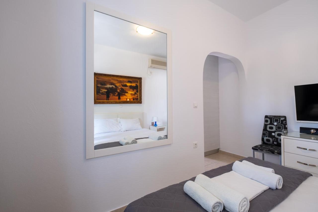 Adelphi Apartments 페리사 외부 사진
