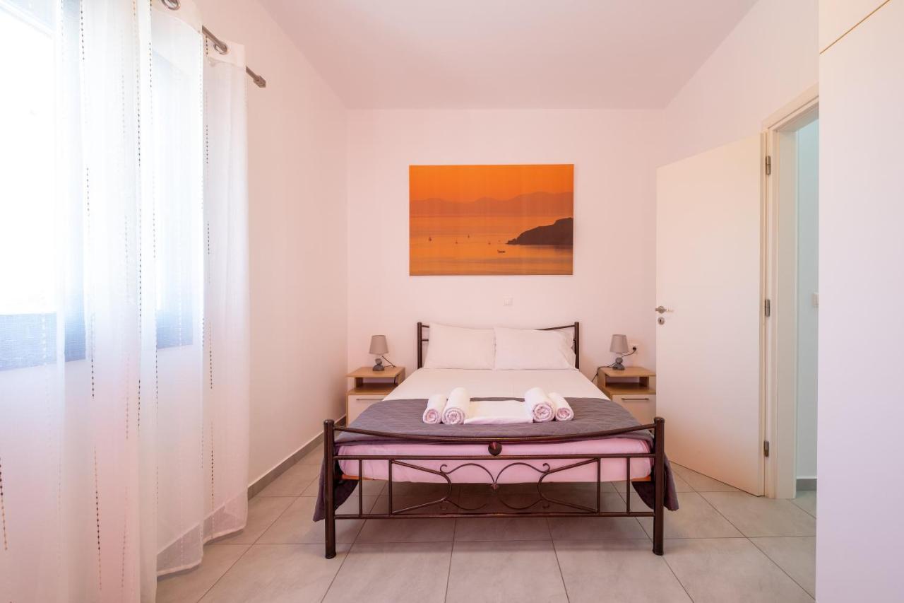 Adelphi Apartments 페리사 외부 사진